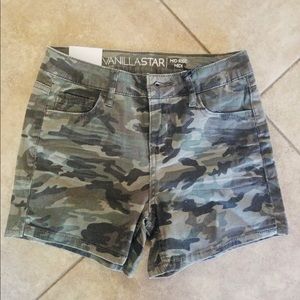 NWT Camo green  girls midrise shorts size Small